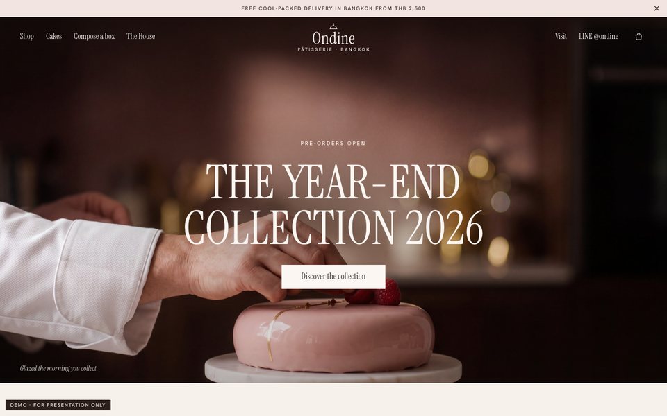 หน้าแรกของเว็บแบบร้านค้าออนไลน์ ภาพเชฟวางราสเบอร์รี่บนเค้กเต็มจอ